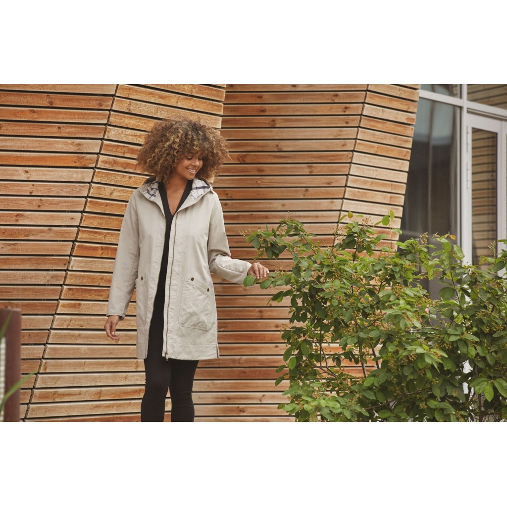 Junge Nora Kv. 46 12-Sand