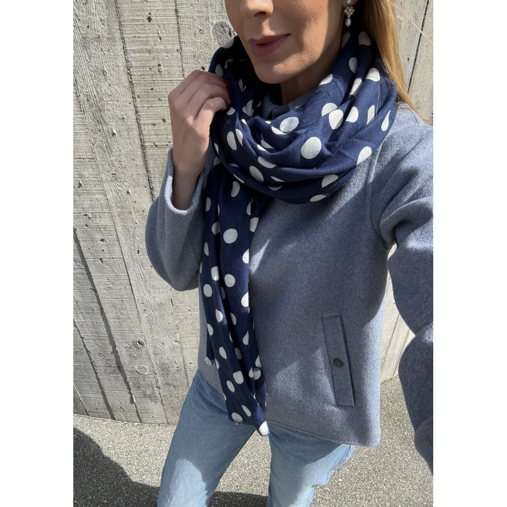 Junge Nina Kv. 95 50-Deep blue dot