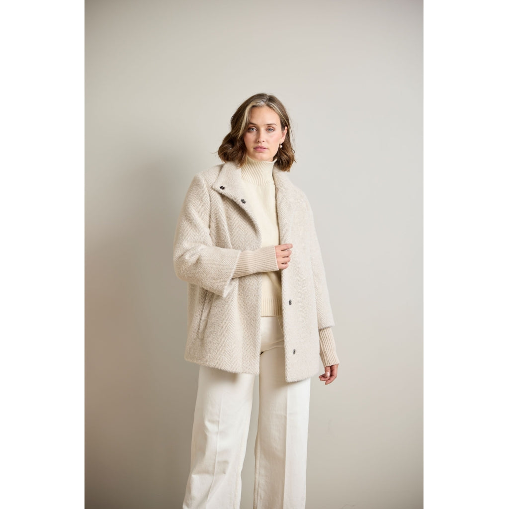 Junge Olga Kv. 12 12-Sand